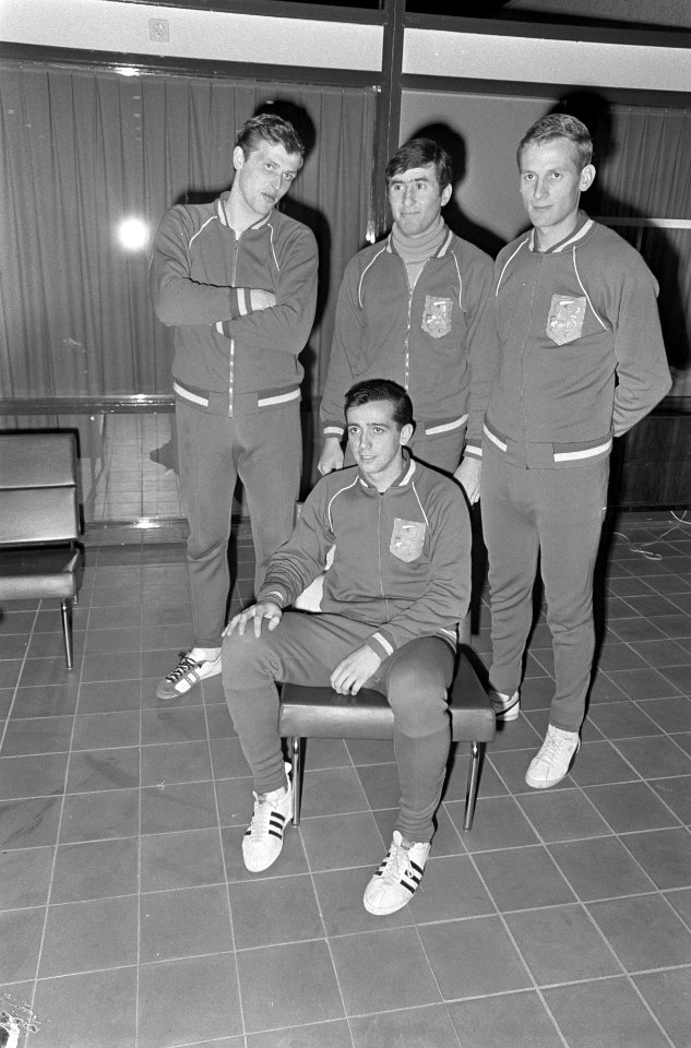 De Nederlandse voorhoede met Piet Keizer, Sjaak Swart, Klaas Nuninga en Willy Va, Bestanddeelnr 919-8267