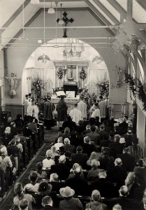 De R.K. kerk Heilige Drieënheid aan de Zomerzorgerlaan te Bloemendaal. Zie Wim Post, Buitenplaatsen van Bloemendaal, blz. 135. Identificatienummer 54-020276