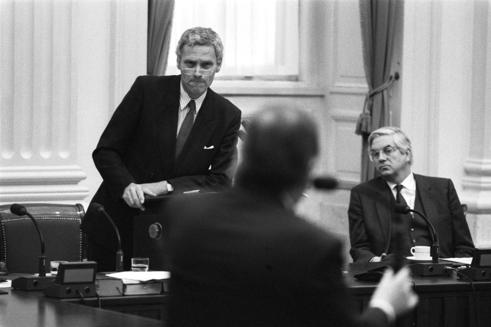 De ministers Van den Broek (l) en Bolkestein (r) in discussie met de oppositie …, Bestanddeelnr 934-4138