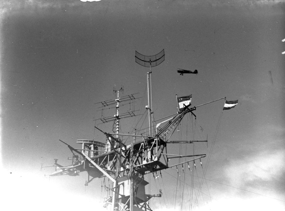 De Nederlandse pers aan boord van Hr. Ms. Karel Doorman, Bestanddeelnr 902-3772