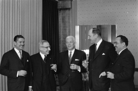 De regering bood de president van Dominicaanse Republiek lunch aan in Hotel de W, Bestanddeelnr 914-8196