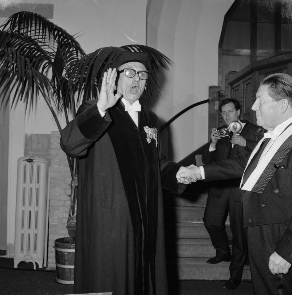 De promotor prof JH van den Broek, Bestanddeelnr 915-9347