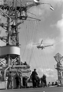 De Nederlandse pers aan boord van Hr. Ms. Karel Doorman, Bestanddeelnr 902-3757