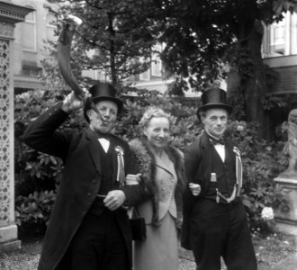 De Schermerdansers bij Amsterdamse Burgemeester met echtgenote van Burgemeester, Bestanddeelnr 905-1299