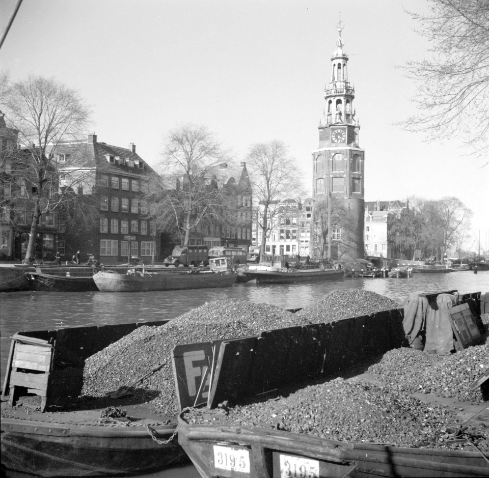 De Montelbaanstoren in Amsterdam, gezien vanaf de Oostersekade, Bestanddeelnr 254-5574