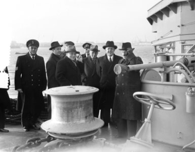De minister van Oorlog en Marine, ir. C. Staf, bracht met de Defensiecommissie e, Bestanddeelnr 906-9235