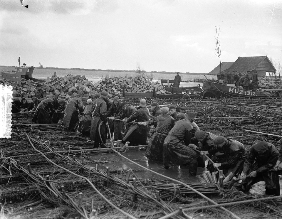 De Schelphoek op Schouwen. Verankeren zinkstuk, Bestanddeelnr 905-8255
