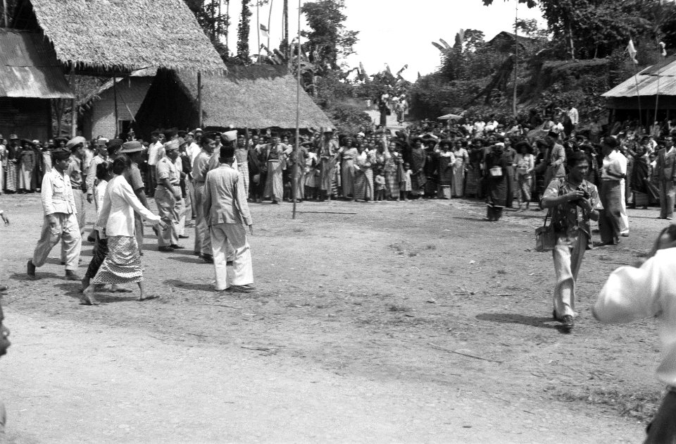 De Republikeinse Minister van Oorlog, de sultan van Djokja, Hamengku Buwono IX a, Bestanddeelnr 666