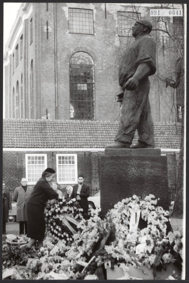 De Minister van Buitenlandse Zaken van Israel is op stadhuis te Amsterdam ontvan, Bestanddeelnr 091-0041