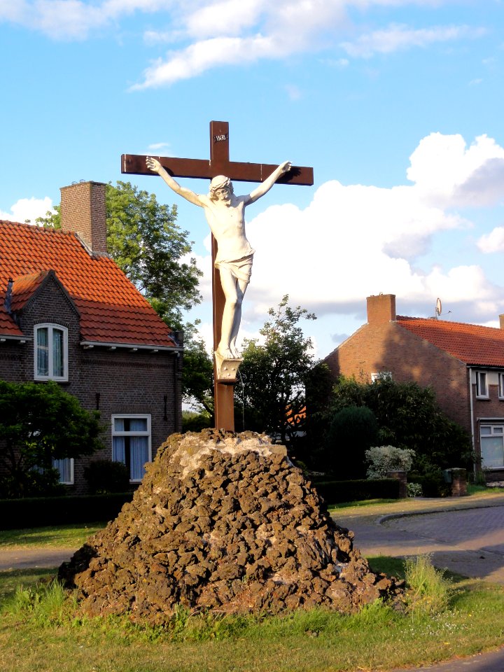 De Mortel, wegkruis in het centrum