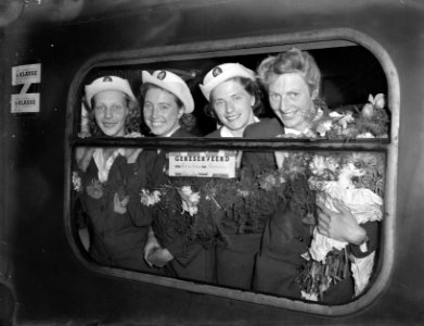 De Nederlandse 4 x 100 m ploeg, Olympisch kampioen 1948 in Londen. Aankomst in H, Bestanddeelnr 902-9019