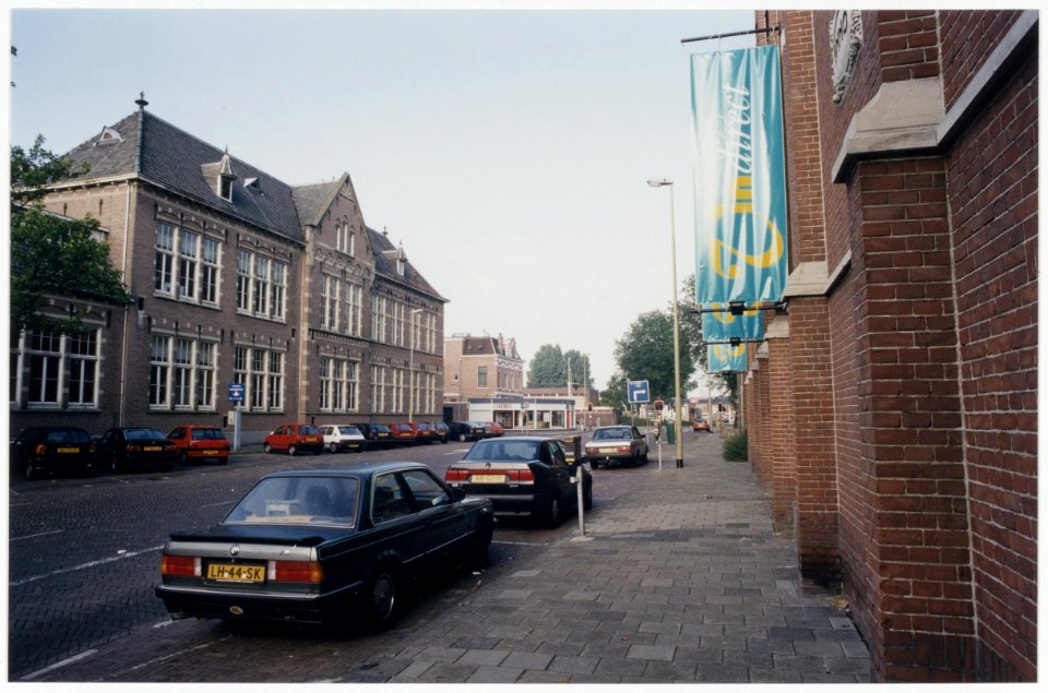 De Lourens Jz. Costerschool in de Vestestraat. NL-HlmNHA 54036468