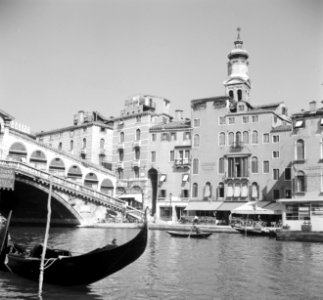 De Rialtobrug over het Canal Grande in Venetië, Bestanddeelnr 254-2051