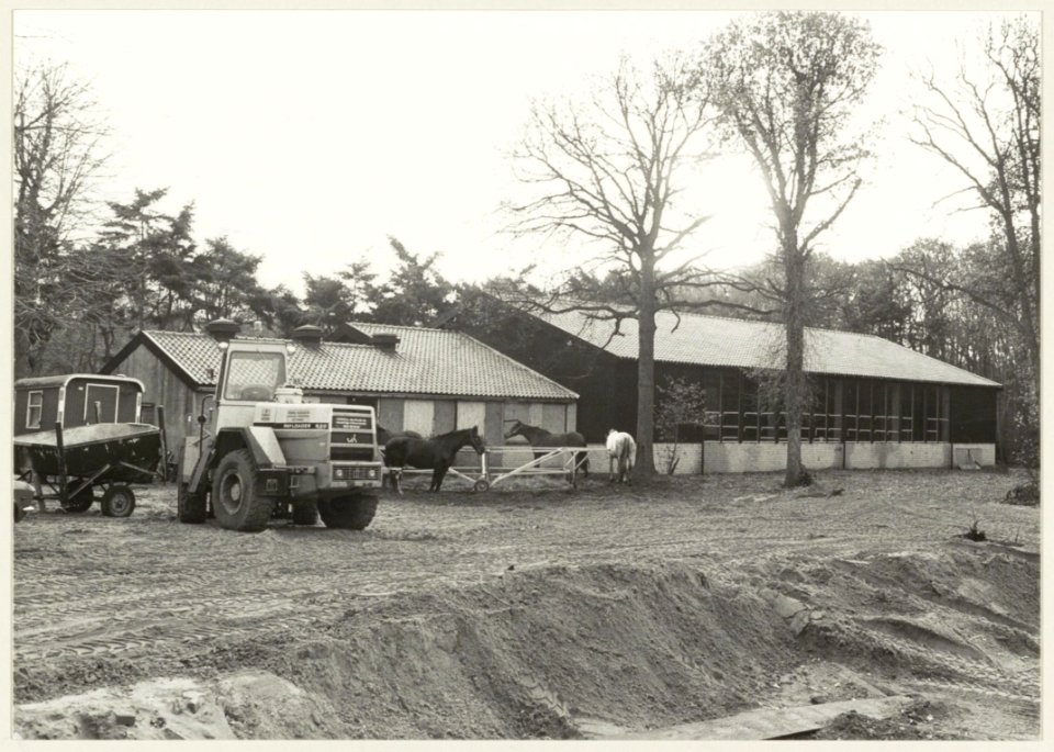 De manege op het Kareol-terrein. NL-HlmNHA 54011527