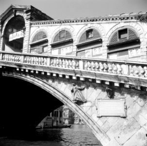 De Rialtobrug over het Canal Grande in Venetië, Bestanddeelnr 254-2048