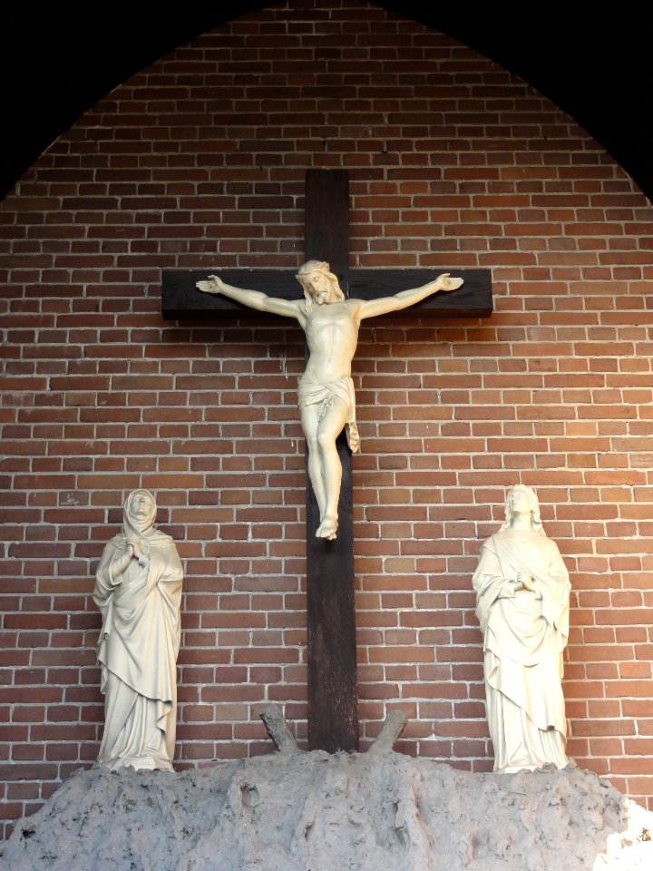 De Mortel, calvariegroep in baarhuisje