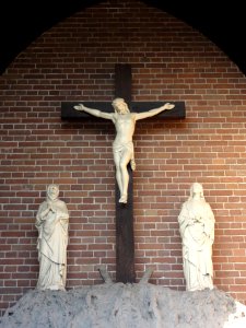 De Mortel, calvariegroep in baarhuisje