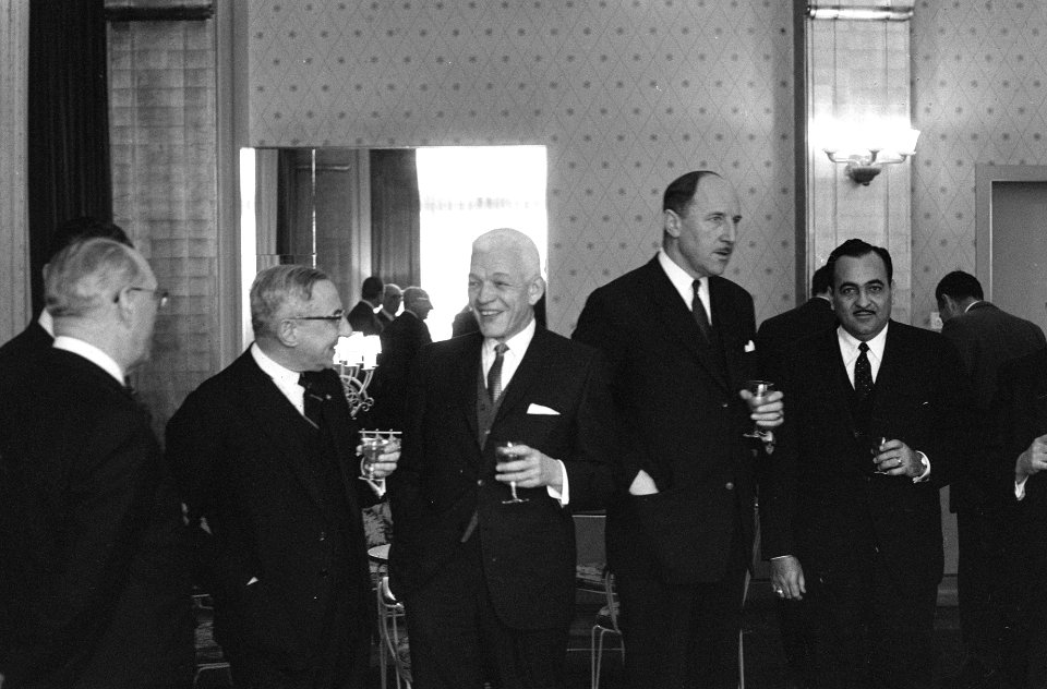 De regering bood de president van Dominicaanse Republiek lunch aan in Hotel de W, Bestanddeelnr 914-8198
