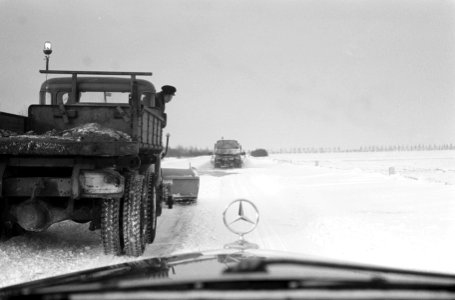 De Rijksweg Amsterdam-Utrecht, buldozer bezig met sneeuwruimen, Bestanddeelnr 914-6679
