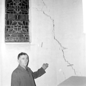 De St Willibrorduskerk te Terneuzen krijgt scheuren in muren doordat waterstand, Bestanddeelnr 916-0059