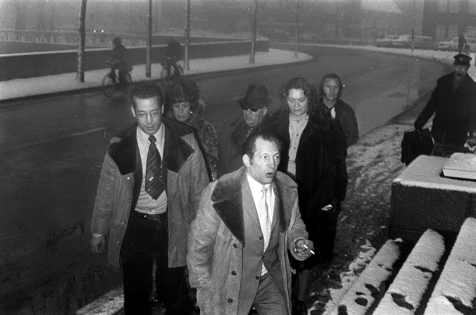 De ouders, neven en broer van verdachte Daan op weg naar de rechtzitting, Bestanddeelnr 926-8589
