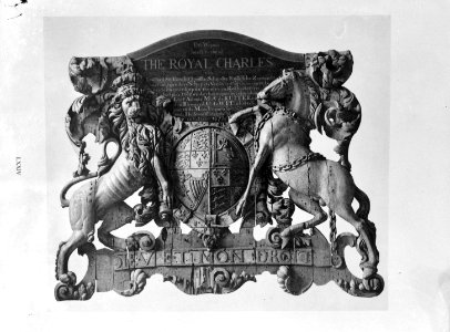 De spiegel van de Royal Charles met het wapen van het Verenigd Koninkrijk in …, Bestanddeelnr 935-0801