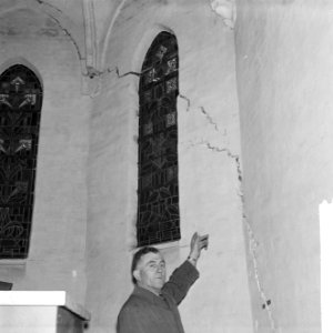De St Willibrorduskerk te Terneuzen krijgt scheuren in muren doordat waterstand, Bestanddeelnr 916-0058