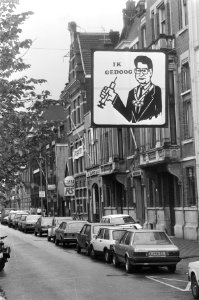 De Ruyterkade in Amsterdam gedoogplaats heroinehoeren portret burgemeester Van , Bestanddeelnr 933-4560