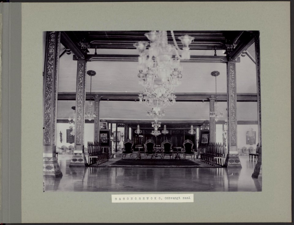 De sasonosewoko, de ontvangstzaal in de kraton (paleis) van Surakarta Hadiningra, Bestanddeelnr 818 10