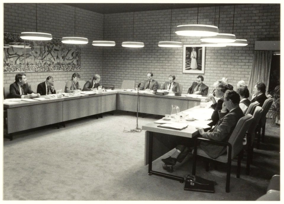De raadszaal van de gemeente Bennebroek. NL-HlmNHA 54020669