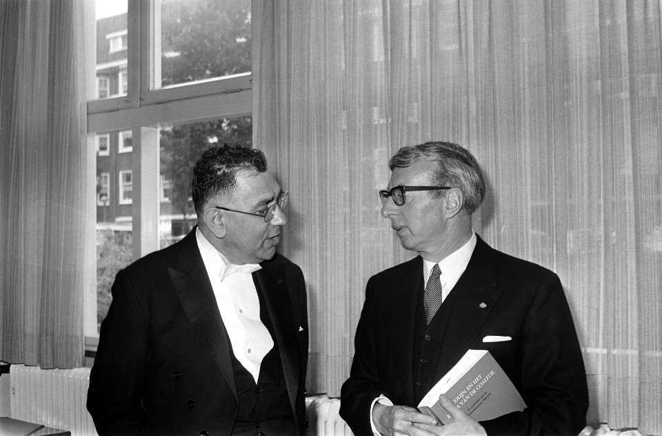 De promovendus met Prof. Dr. J. Zijlstra, Bestanddeelnr 922-5787
