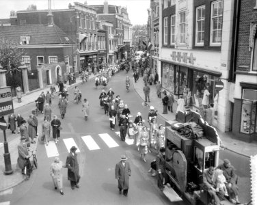 De stoet op weg naar de Grote Markt, Bestanddeelnr 909-5570