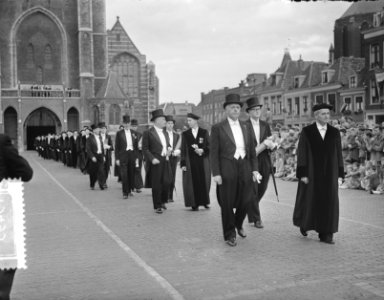 De stoet verlaat de Nieuwe Kerk, Bestanddeelnr 907-3495