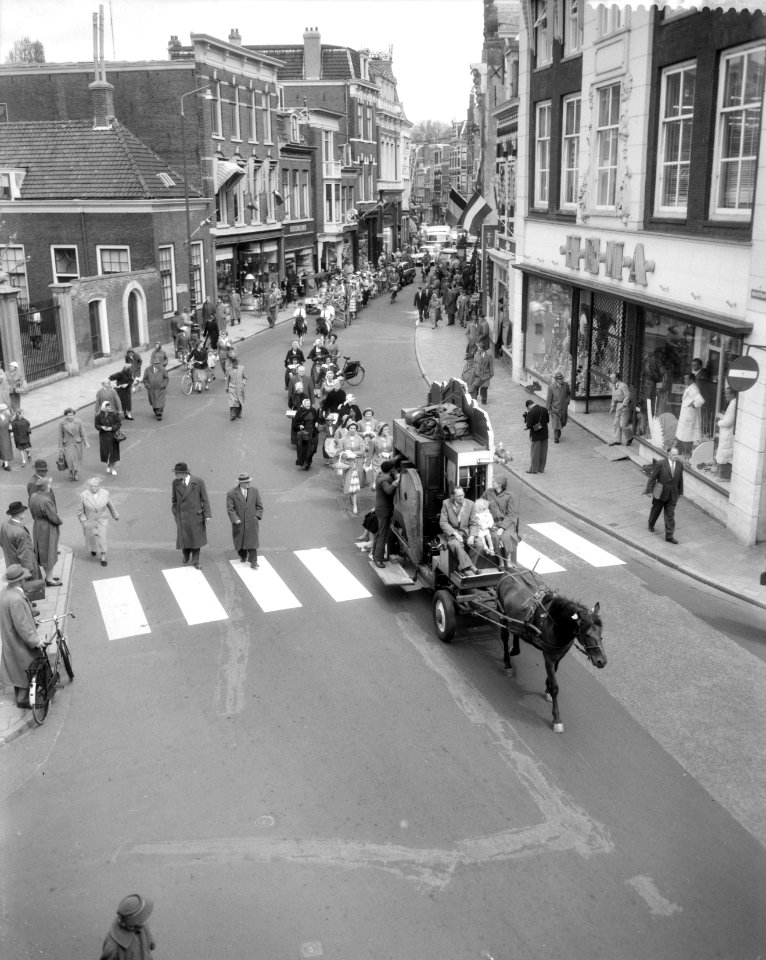 De stoet op weg naar de Grote Markt, Bestanddeelnr 909-5569