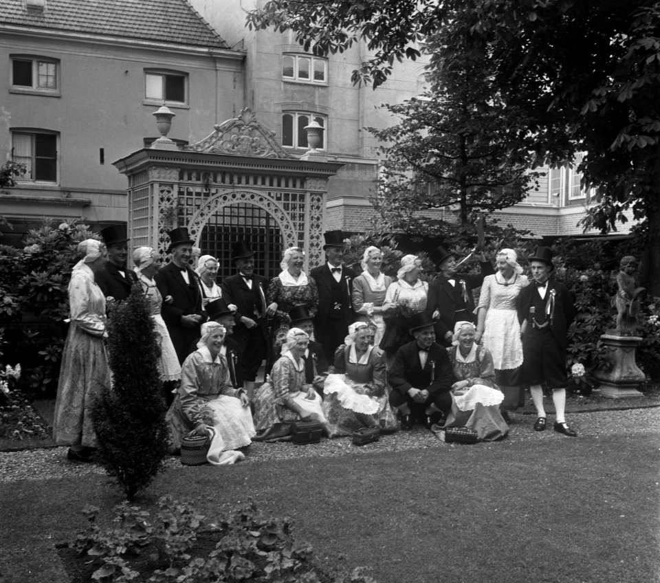 De Schermerdansers bij Amsterdamse Burgemeester, Bestanddeelnr 905-1304