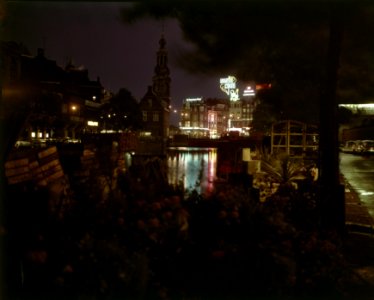 De Munt, gezien vanaf de Bloemenmarkt. Achtergrond Munttoren, Bestanddeelnr 254-7095
