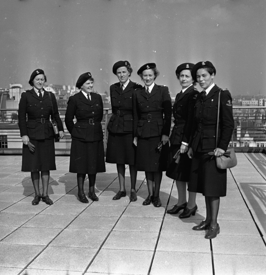 De staf van het Vrouwen Hulp Korps, Bestanddeelnr 935-2557
