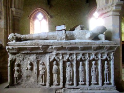 De Reynes tomb, Clifton Reynes 02
