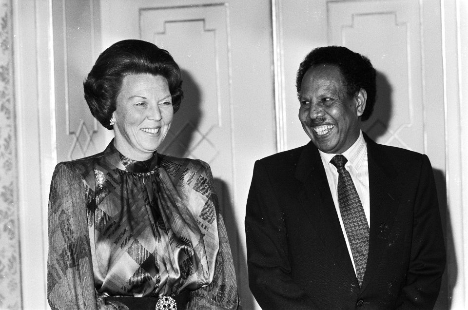 De Soedanese minister president dr. El Gizouli Daffalla met Koningin Beatrix op , Bestanddeelnr 933-5194