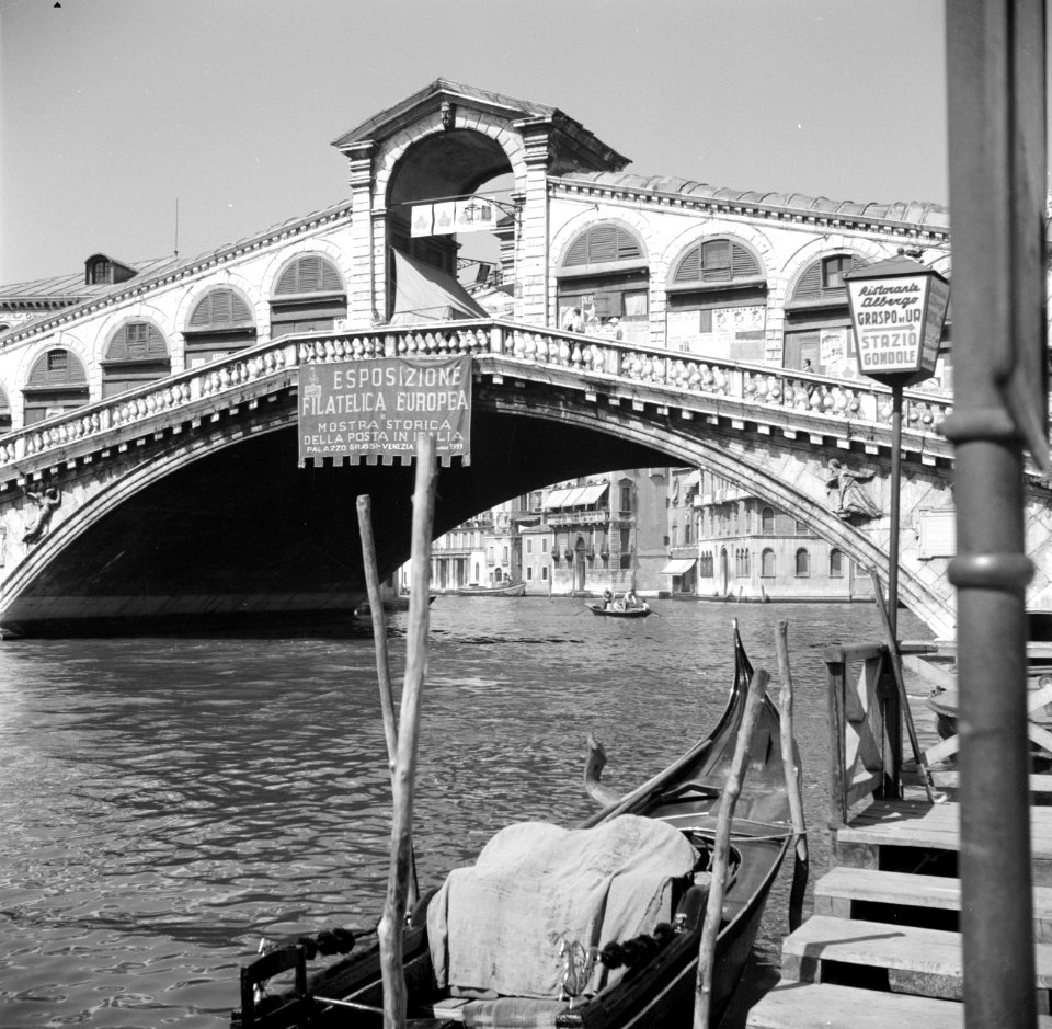 De Rialtobrug over het Canal Grande in Venetië, Bestanddeelnr 254-2046