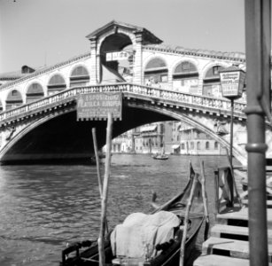 De Rialtobrug over het Canal Grande in Venetië, Bestanddeelnr 254-2046