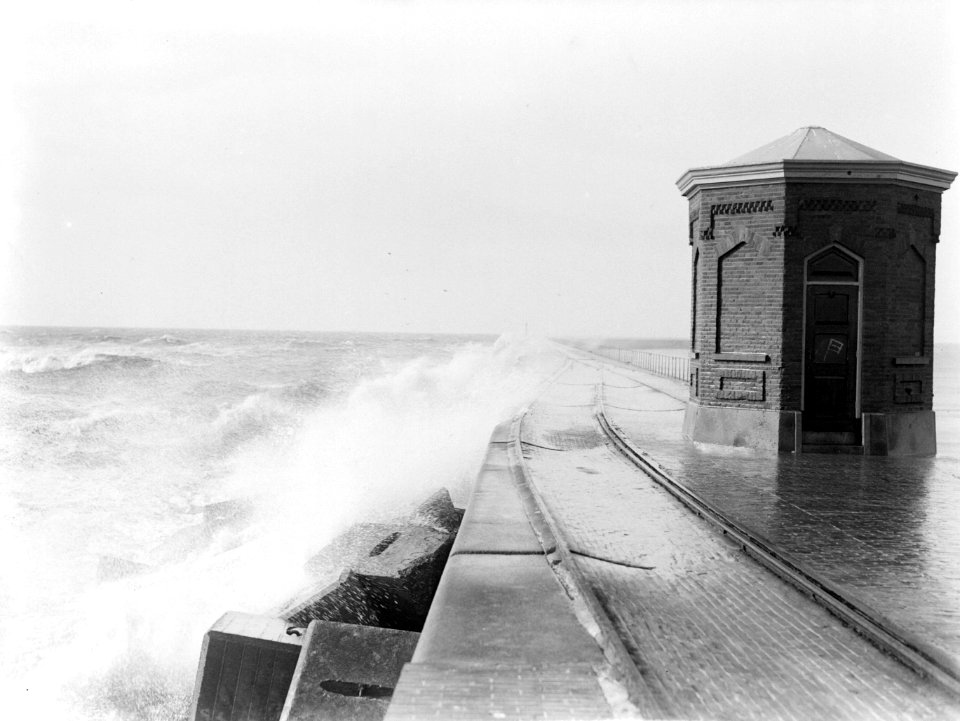 De zee in IJmuiden bij de Zuiderpier, Bestanddeelnr 189-0888
