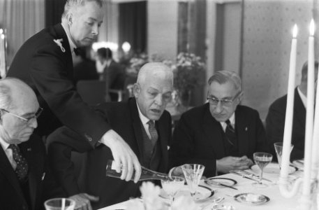 De regering bood de president van Dominicaanse Republiek lunch aan in Hotel de W, Bestanddeelnr 934-6415