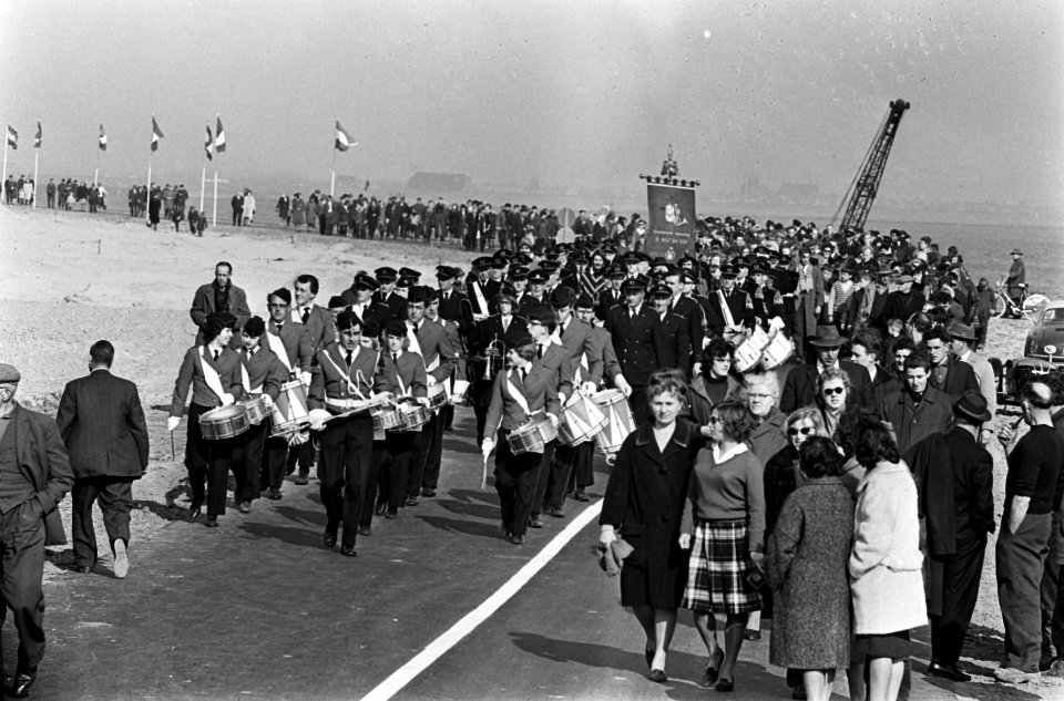 De weg over de Grevelingendam geopend door minister van Verkeer en Waterstaat Ja, Bestanddeelnr 917-6002