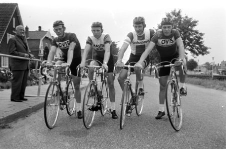 De winnende A-ploeg, v.l.n.r. René Pijnen , Joop Zoetemelk , Leen de Groot en Ja, Bestanddeelnr 921-5531