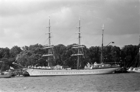 De zeilrace naar Rotterdam, het Noorse Sorlandet ligt aangemeerd aan de Parkkade, Bestanddeelnr 914-2145