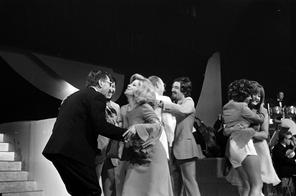 De Spaanse ploeg na het behalen van de overwinning, links Lou Van Rees, Bestanddeelnr 922-6123