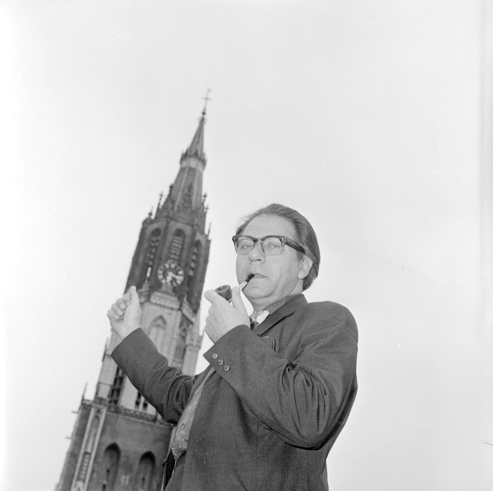 De stadsbeiaardier Leen t Hart voor de toren van de Delftse Nieuwe Kerk, Bestanddeelnr 916-4545