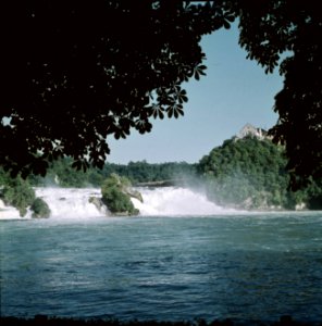 De waterval bij Schaffhausen met rechts Schloss Laufen, Bestanddeelnr 254-6020