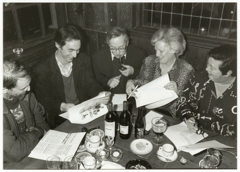 De Straatnamencommissie v .l.n.r. Lennaert Nijgh, Bert Sliggers, Jaap Temminck, Elisabeth Kraak en Lia Donkers
